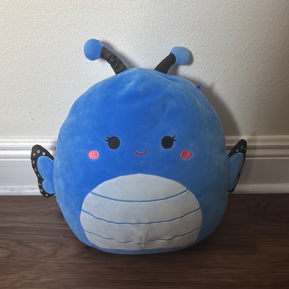 Butterfly squish mallows pillow. Like new condition.